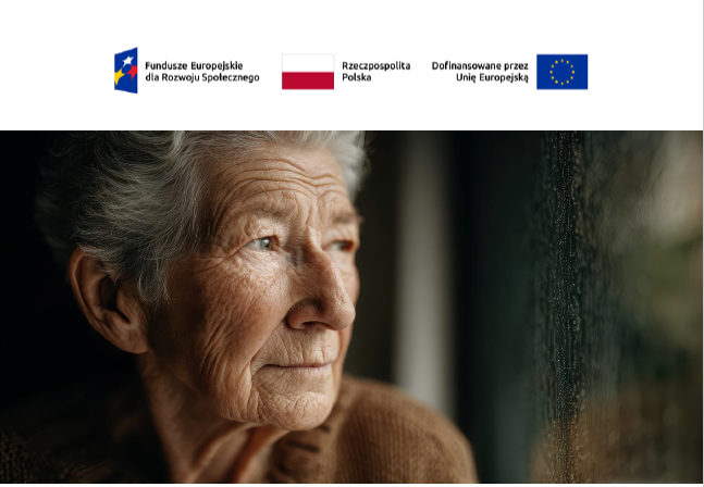 Zdjęcie przedstawia twarz starszej kobiety w siwych krótkich włosach 